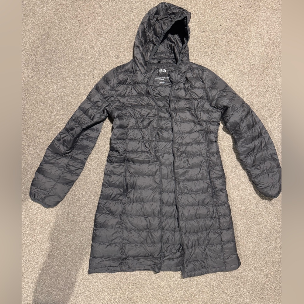 TNA Graphite Puffer Jacket - extra light packable long